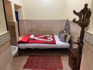 a room with a bed with a bath tub and a bath tub at Riad Douja in Marrakech