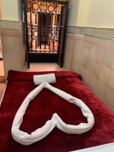 Postel nebo postele na pokoji v ubytování Riad Douja