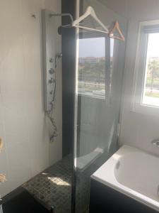 Fotografia z galérie ubytovania Loue Palavas Maison 160m2 avec piscine chauffée et jacuzzi à 2 pas de la plage et du centre ville v destinácii Palavas-les-Flots
