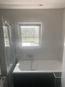 Fotografia z galérie ubytovania Loue Palavas Maison 160m2 avec piscine chauffée et jacuzzi à 2 pas de la plage et du centre ville v destinácii Palavas-les-Flots
