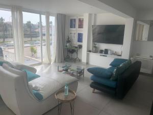 Fotografia z galérie ubytovania Loue Palavas Maison 160m2 avec piscine chauffée et jacuzzi à 2 pas de la plage et du centre ville v destinácii Palavas-les-Flots