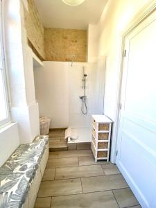 Et bad på La Montgrande, 2 bed gîte, Aulnay