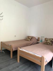 Postel nebo postele na pokoji v ubytování Miki + 36 fotografií