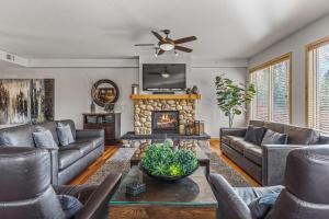 Gallery image of Spring Creek Condo by Canadian Rockies Vacation Rentals in Canmore
