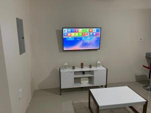 TV a/nebo společenská místnost v ubytování Mandeville ingleside luxury
