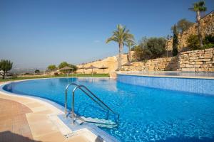 Basen w obiekcie Skyline 6 Private balcony, sunny all year round, with nice views lub w pobliżu