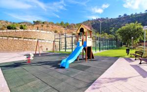 Plac zabaw dla dzieci w obiekcie Skyline 6 Private balcony, sunny all year round, with nice views