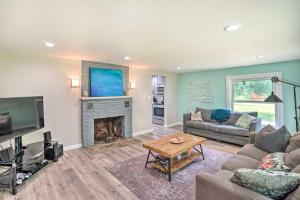 a living room with a couch and a fireplace at Modern Gold Bar Vacation Rental with Mountain View in Gold Bar