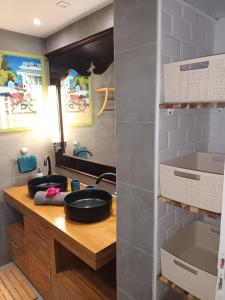 a bathroom with two sinks and a mirror at Appartement Bilimbi Guadeloupe entre Sainte-Anne et Saint-François in Sainte-Anne