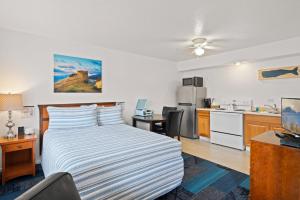 Kuchyň nebo kuchyňský kout v ubytování Surf & Sand Inn