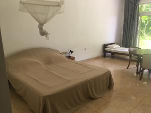 En eller flere senger på et rom på Raja Beach Hotel