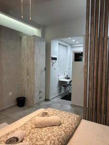 a bedroom with a bed and a bathroom with a sink at MSK Rotonda Studio 1 in Thessaloniki