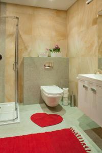 Koupelna v ubytování Apartamenty Czerwone Maki Wisła + 37 fotografií