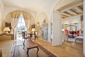Część wypoczynkowa w obiekcie The Bonerowski Palace Boutique Hotel