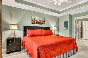 a bedroom with a bed with orange sheets and a ceiling at Hawthorne -- 1410 in Branson +17 photos
