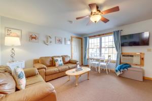 een woonkamer met een bank en een tafel bij Wells Vacation Rental about 1 Mi to Beach Access! in Wells