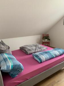 Postel nebo postele na pokoji v ubytování Ferienwohnung Am Froschteich