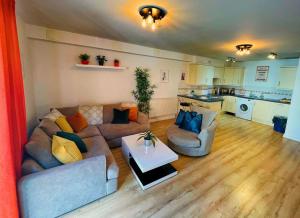 a living room with a couch and a table at Bristol City Stays - 1 Bed - Pembroke Court in Bristol