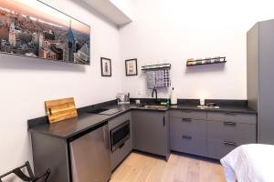 Kuchyň nebo kuchyňský kout v ubytování Thena Hotel - Cozy Studio