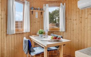 Fotografie z fotogalerie ubytování Cozy Home In Præstø With Kitchen v destinaci Præstø