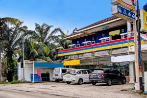 a group of cars parked in front of a gas station at OYO 92455 Hadhilfa Homestay Syariah in Pekanbaru