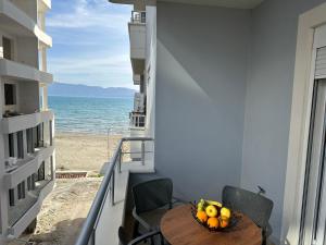 Foto dalla galleria di TreA Accomodations - On Private Beach with sunbed & umbrella a Vlorë