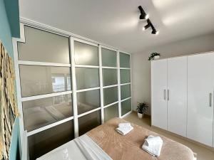 Foto dalla galleria di TreA Accomodations - On Private Beach with sunbed & umbrella a Vlorë