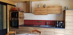 Kuchnia lub aneks kuchenny w obiekcie Appartement cosy face aux Aravis