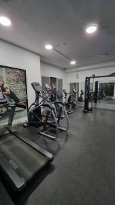 Nice Studio Near The Sea的健身中心和/或健身设施