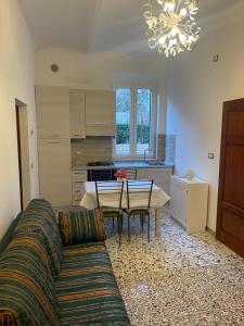 Η κουζίνα ή μικρή κουζίνα στο Free Parking - Tosca Apartment - Ampio Appartamento nel Borgo Medioevale di Suvereto