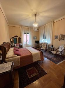 a bedroom with a large bed and a chandelier at B&B Villa Dall'Agnola in Garda