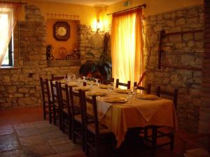 A restaurant or other place to eat at Aia di Lazzaro Agriturismo Még 37 kép