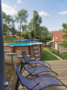 Bazén v ubytovaní LE MACHAON , Gîte rural *** avec espace piscine privé alebo v jeho blízkosti