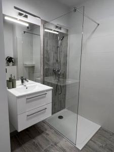 Ένα μπάνιο στο Apartment Olive in Białołęka-Tarchomin Center