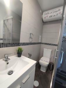 Łazienka w obiekcie Casa Zoe - Apartamentos en Suite Budha - Buenas vibras! Edificio #LasNaciones