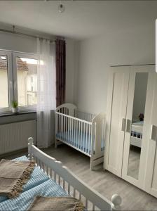 Postel nebo postele na pokoji v ubytování FeWo mit Terrasse Neuwied & Koblenz