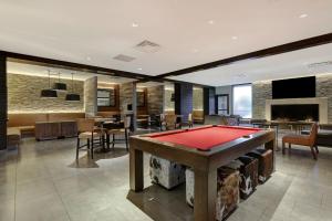 TV in/ali zabaviščno središče v nastanitvi Boulder Marriott