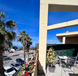 Zdjęcie z galerii obiektu GATU Villa Atardecer en la playa de las Redes " Preferente mayores de 21 años y familias " w mieście El Puerto de Santa María