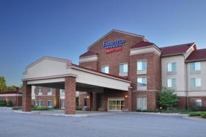 a hotel with a sign on the front of it at Fairfield Inn & Suites by Marriott Wausau in Weston