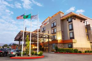 a hotel with two flags in front of it at SpringHill Suites Wenatchee in Wenatchee