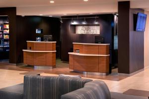 a lobby with a waiting area with a couch in it at Courtyard Detroit Metro Airport Romulus in Romulus