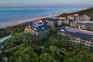 - une vue aérienne sur le complexe et la plage dans l'établissement Marriott's Grande Ocean, à Île de Hilton-Head
