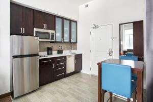 Kuchyň nebo kuchyňský kout v ubytování Residence Inn by Marriott Wilmington Downtown