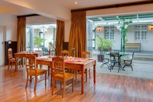 a dining room with a wooden table and chairs at Protea Hotel by Marriott Dorpshuis & Spa Stellenbosch in Stellenbosch