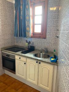 a kitchen with a sink and a window at Apartamento frente al mar! in Playa de las Americas