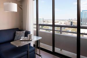 Posezení v ubytování Irvine Marriott