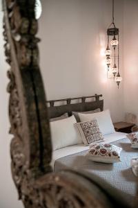 Postel nebo postele na pokoji v ubytování Venetian Palace Chania
