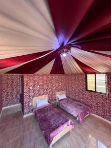 Ein Bett oder Betten in einem Zimmer der Unterkunft Raja camp