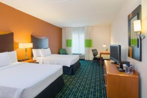 TV a/nebo společenská místnost v ubytování Fairfield Inn & Suites Lock Haven