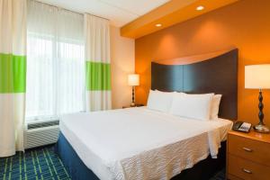 Postel nebo postele na pokoji v ubytování Fairfield Inn & Suites Lock Haven